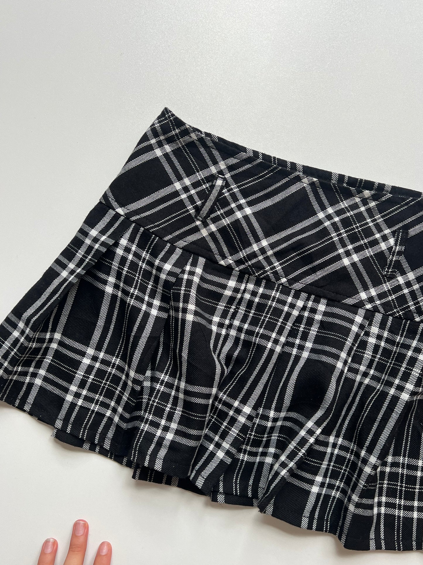 00s black plaid mini skirt- size S