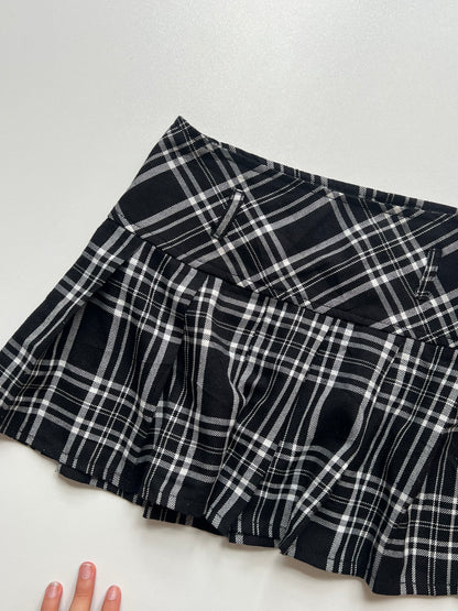 00s black plaid mini skirt- size S