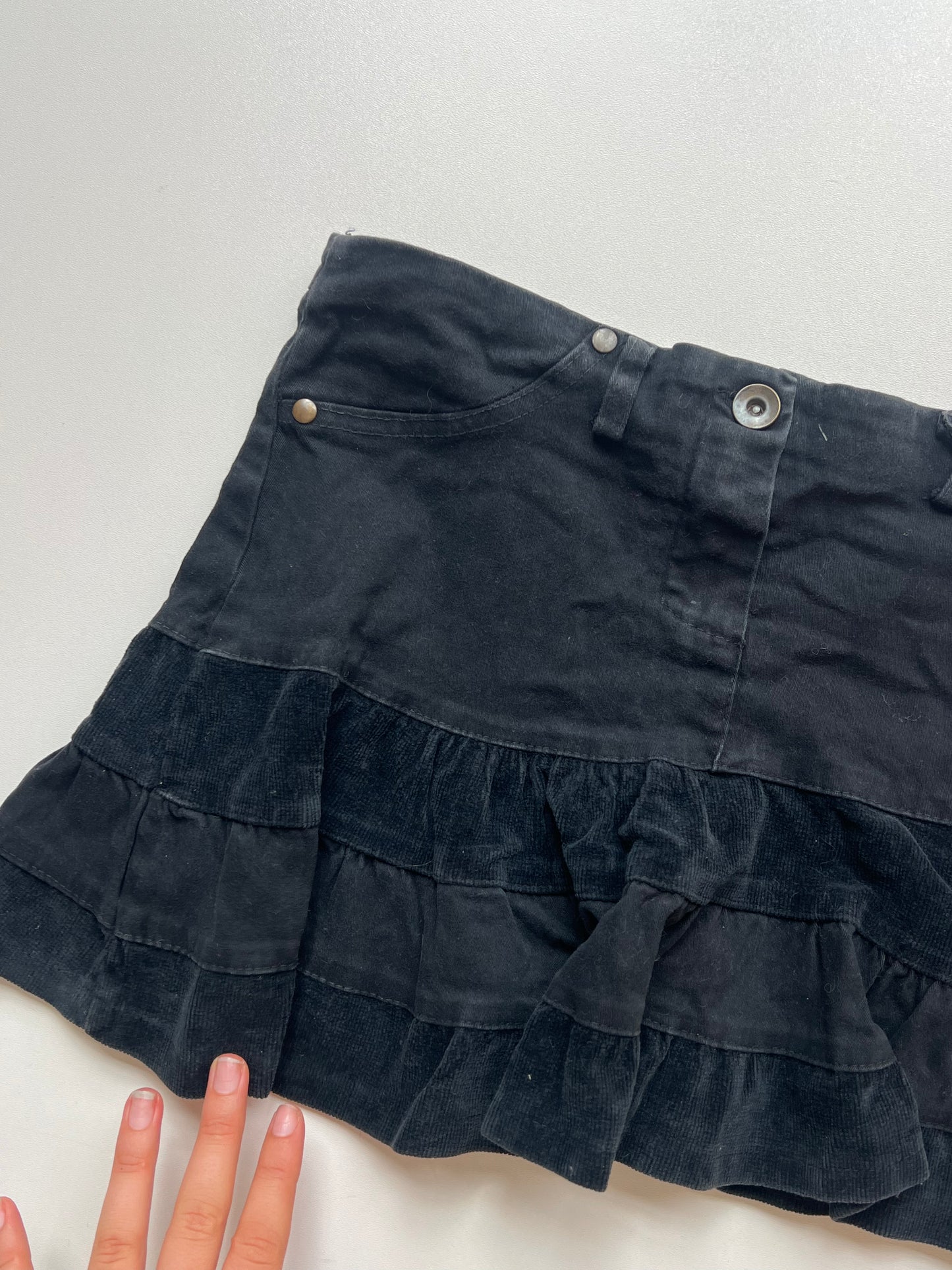 00s black ruffle mini skirt- size S