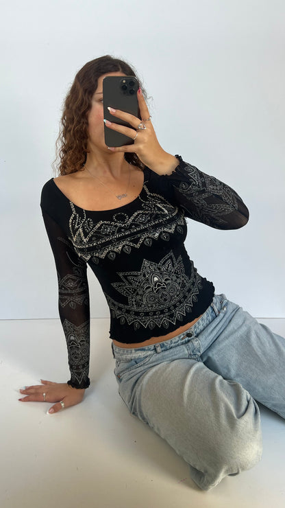 00s black patterned top- size S