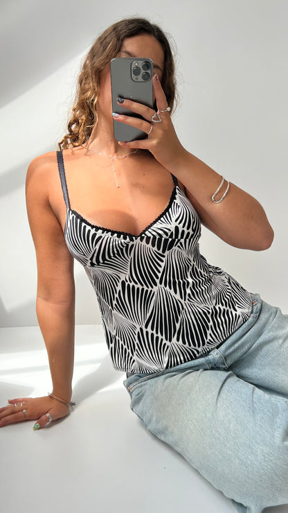 00s black and white patterned cami- size XS
