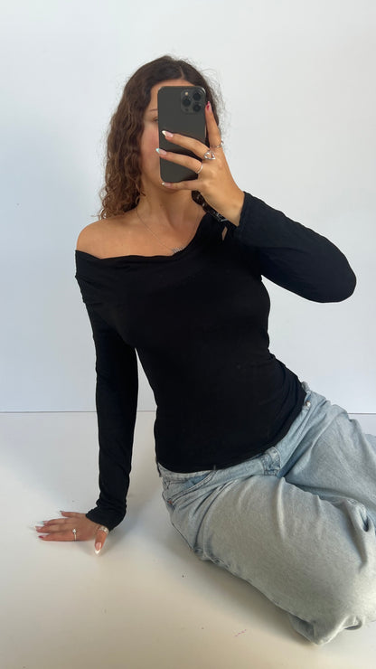 00s black off shoulder top- size M
