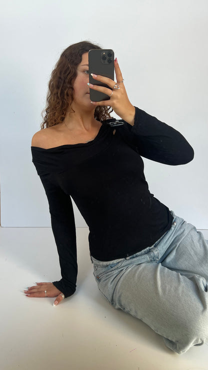 00s black off shoulder top- size M