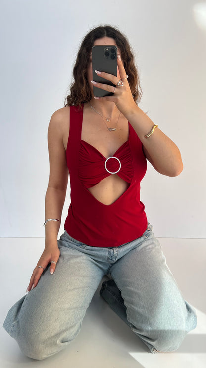 00s red cut out top- size L