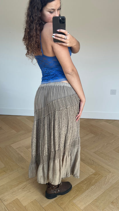00s brown maxi skirt- size L