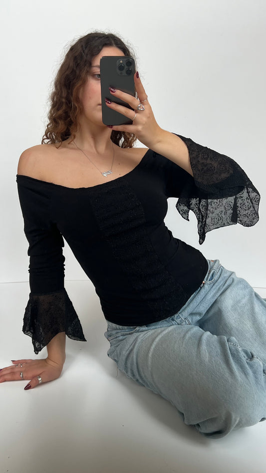 00s black long sleeve top- size S