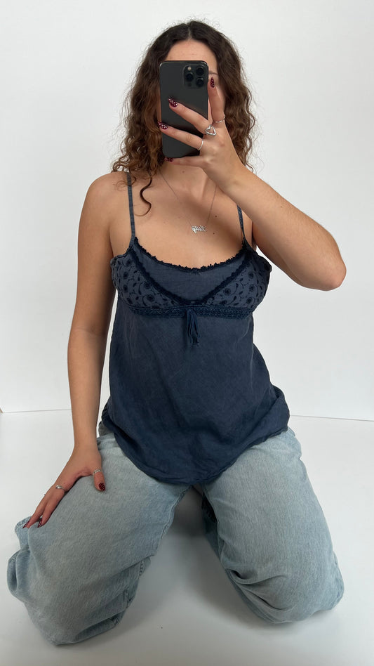 00s navy embroidered cami- size L