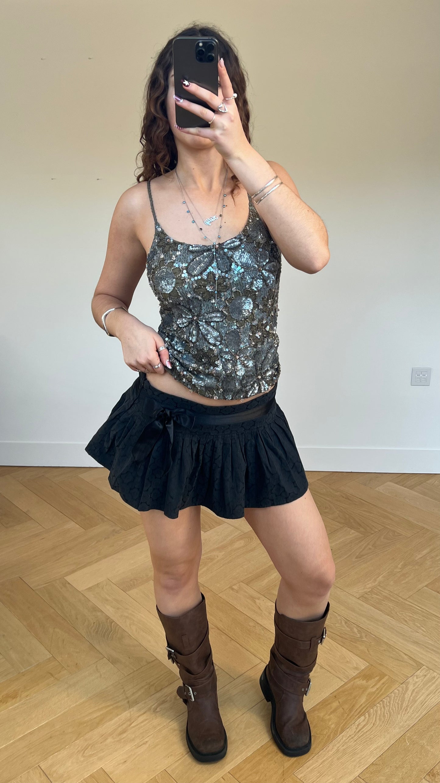 00s black pleated mini skirt- size M