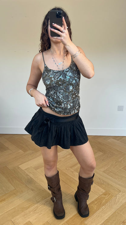 00s black pleated mini skirt- size M