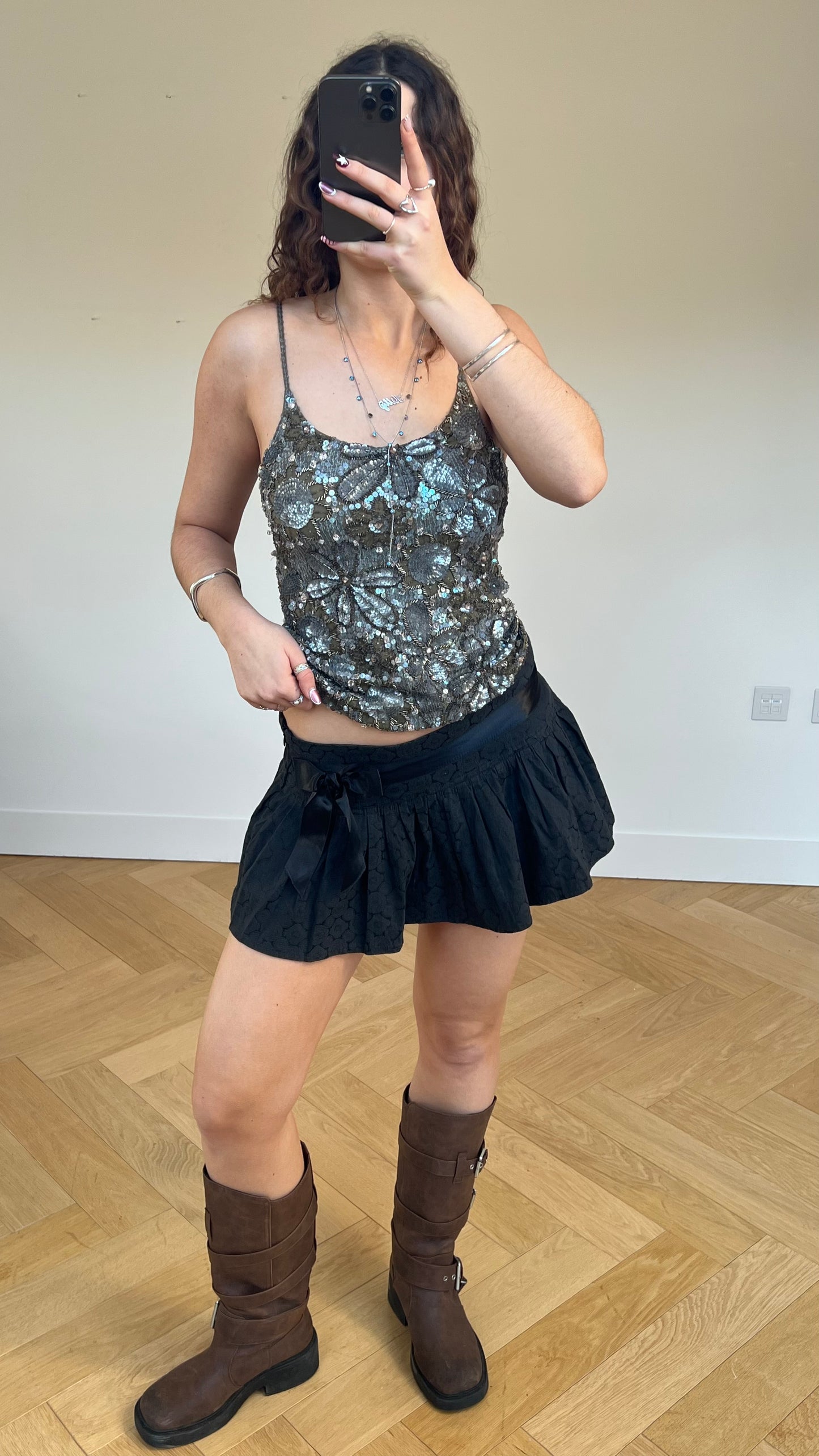 00s black pleated mini skirt- size M