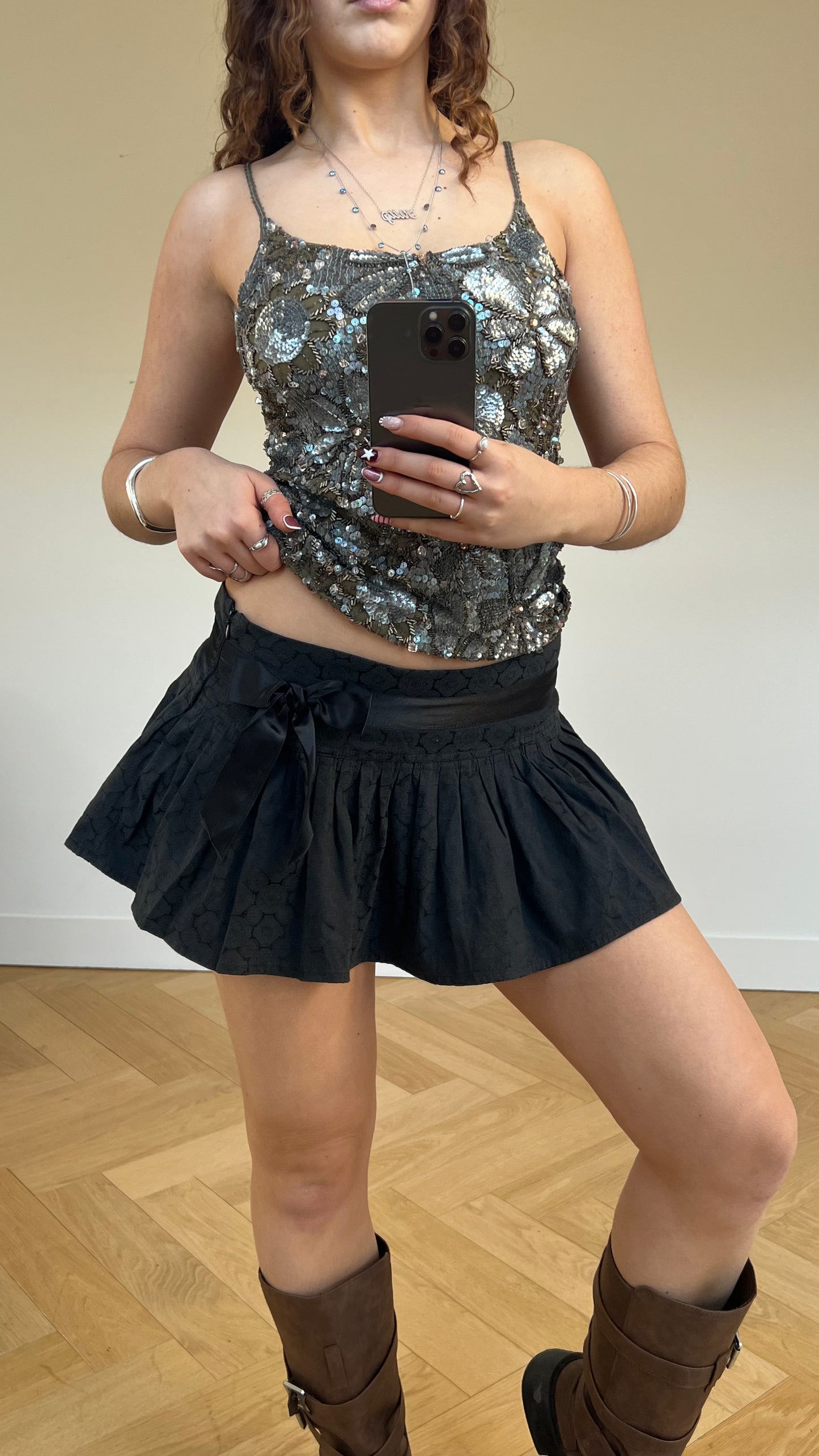 00s black pleated mini skirt- size M