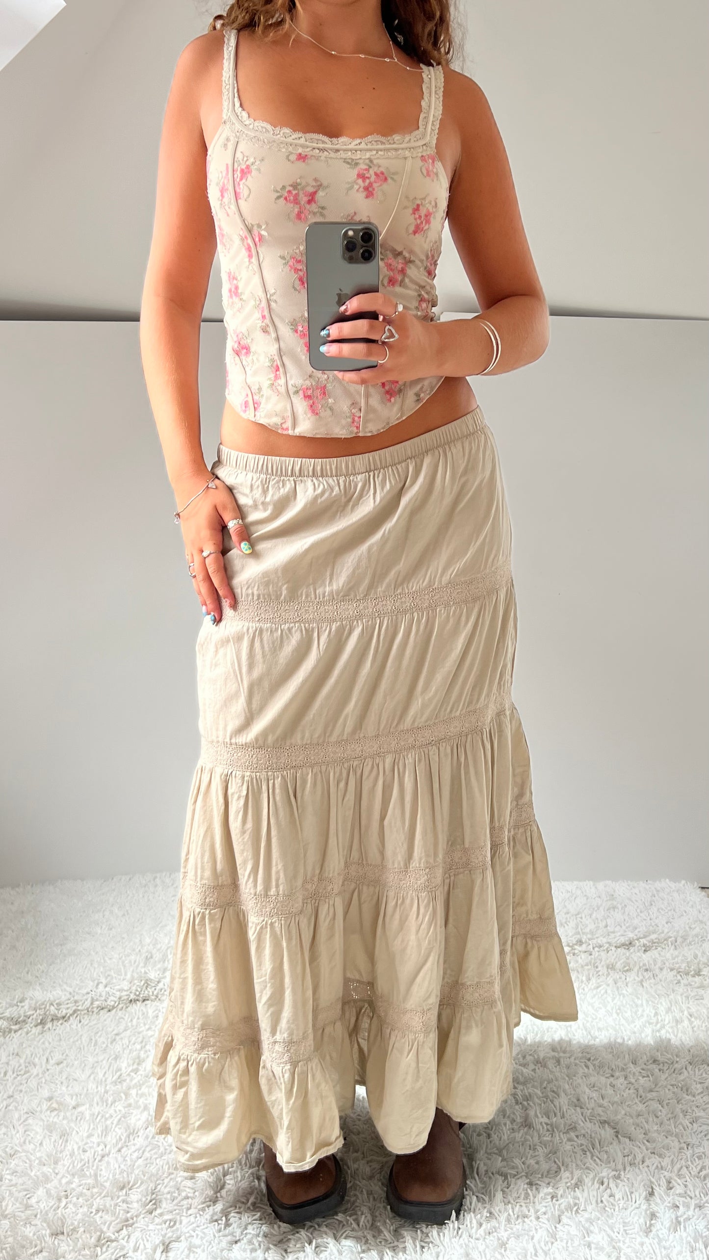 00s beige tiered maxi skirt- size S