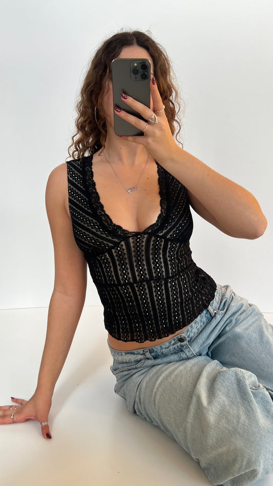 00s black lace cami- size XS