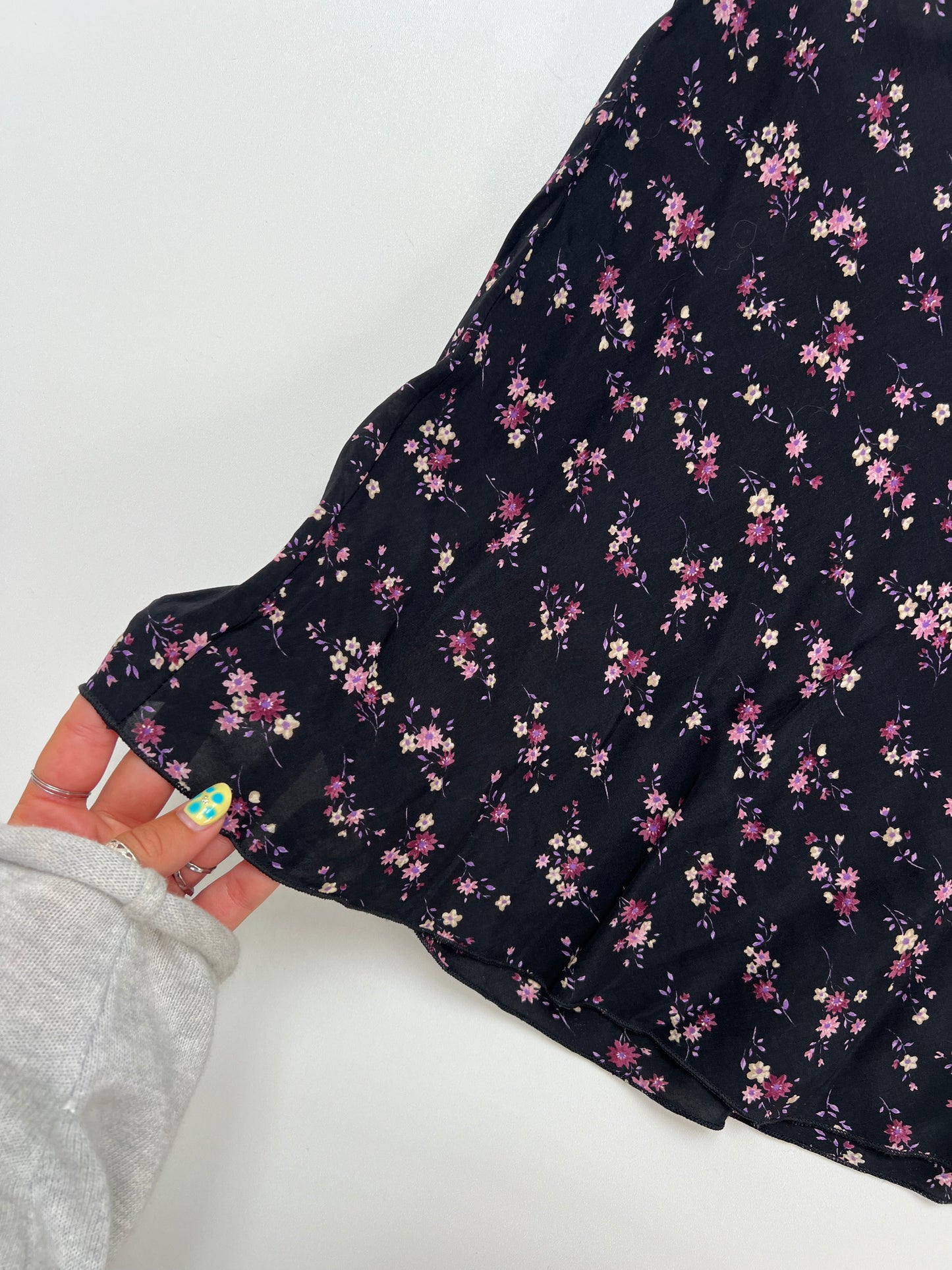 00s black floral mini skirt- size S