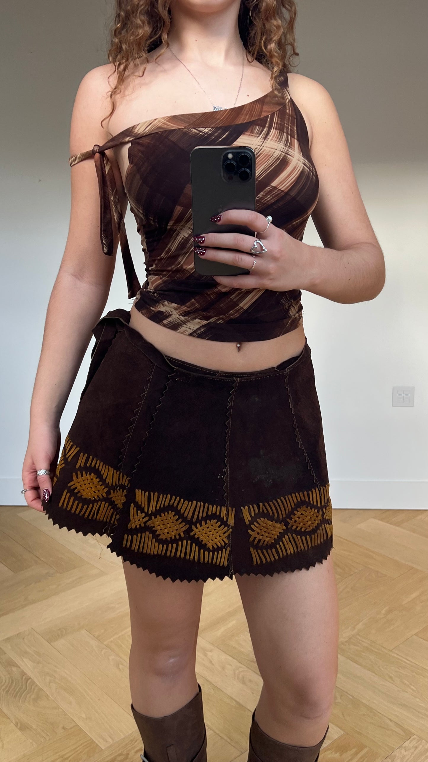 00s brown suede mini skirt- one size