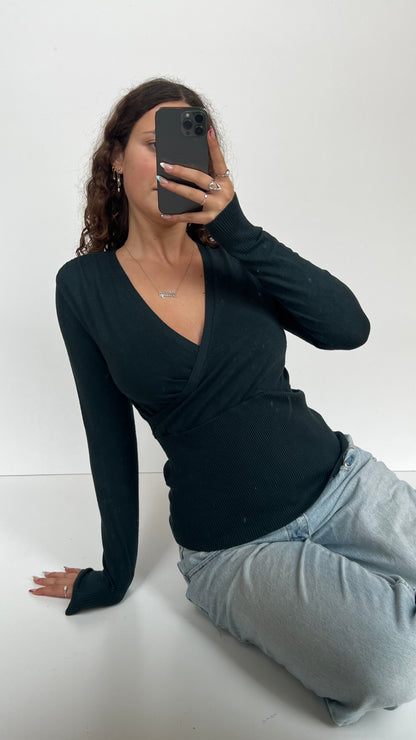 00s green knit jumper- size M