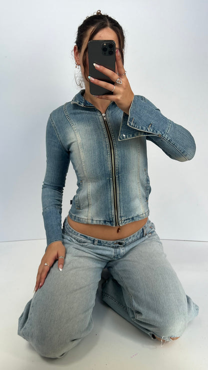 00s denim jacket- size S