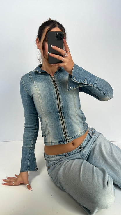 00s denim jacket- size S
