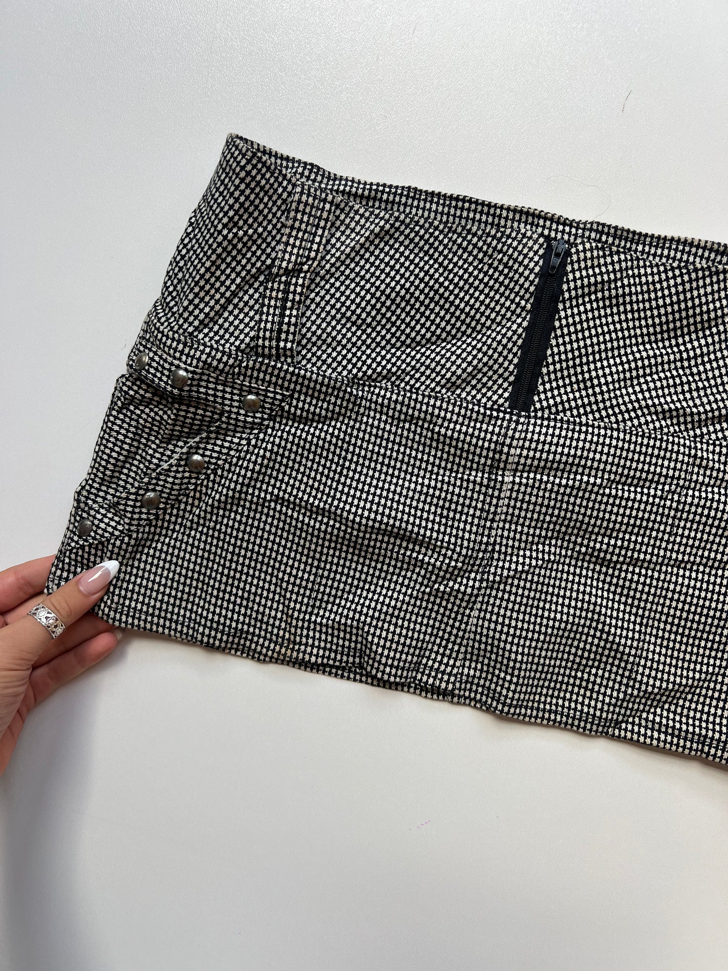 00s black patterned mini skirt- size S