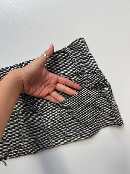 00s black patterned mini skirt- size S