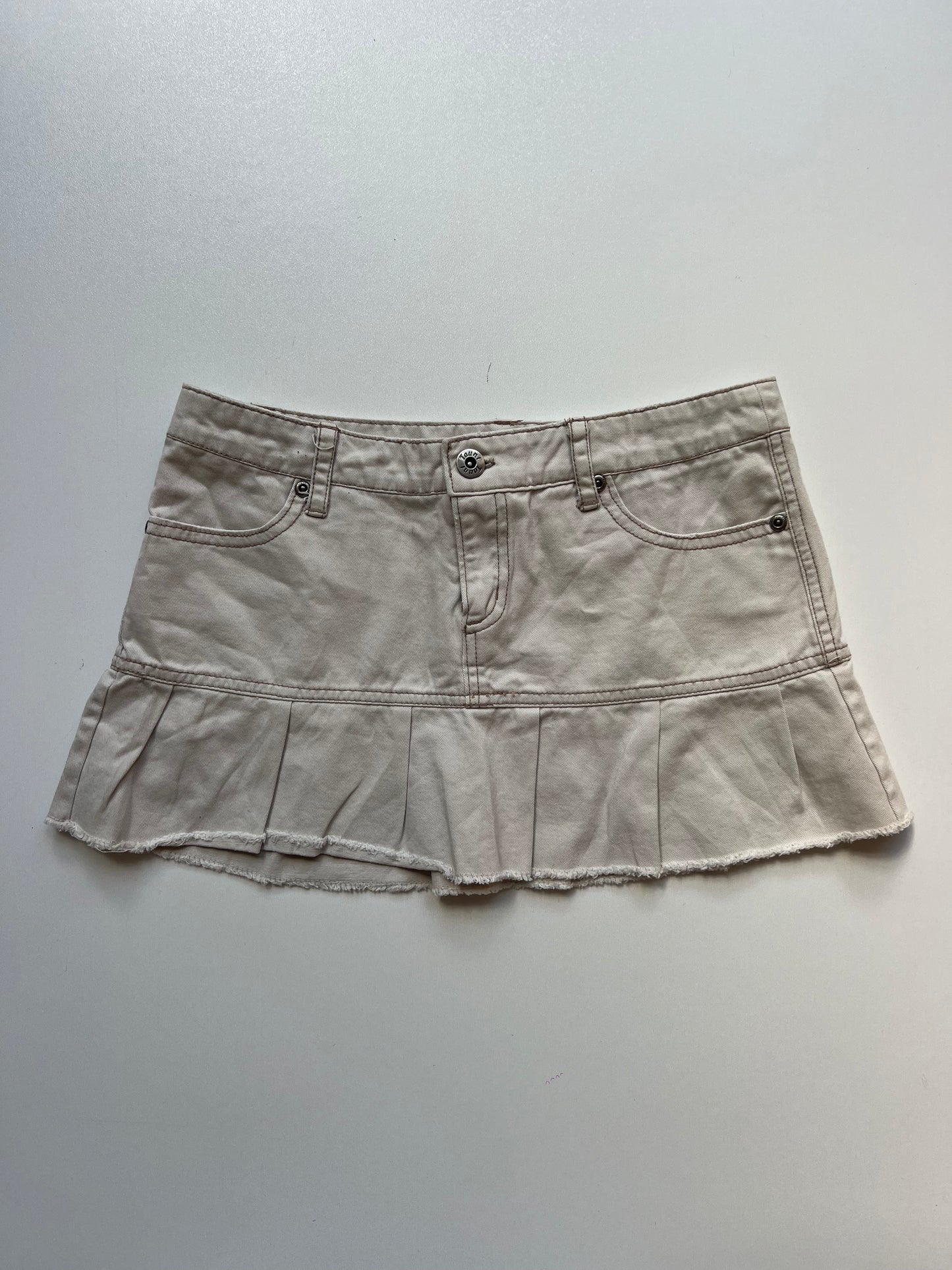 00s white pleated mini skirt- size XS