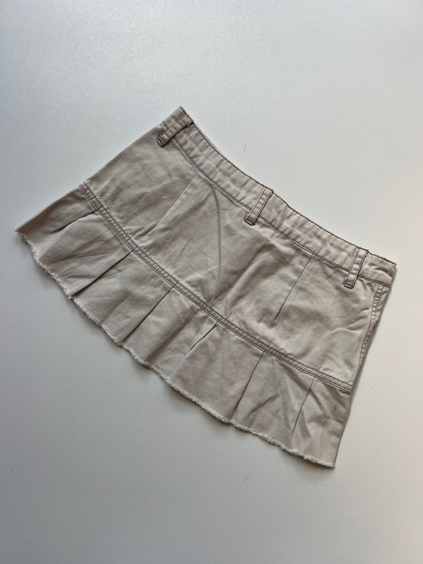 00s white pleated mini skirt- size XS