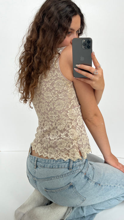 00s lilac lace top- size L