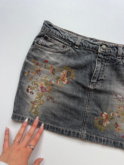 00s grey embroidered mini skirt- size M
