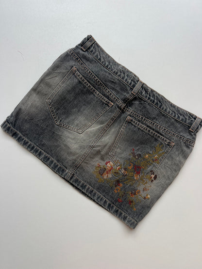 00s grey embroidered mini skirt- size M