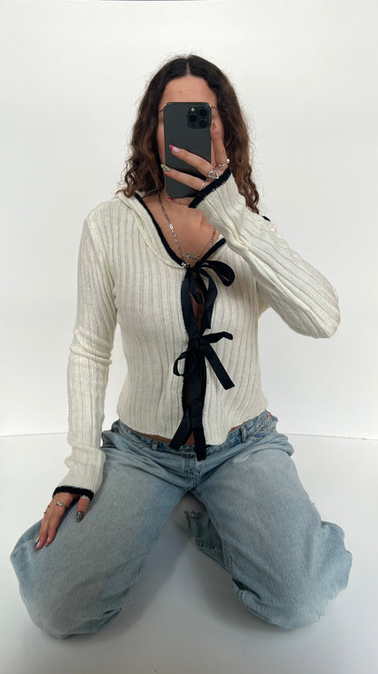 00s white bow jumper- size M