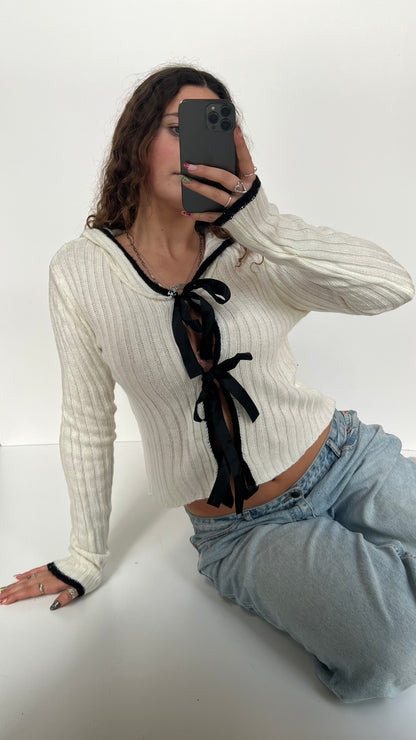 00s white bow jumper- size M