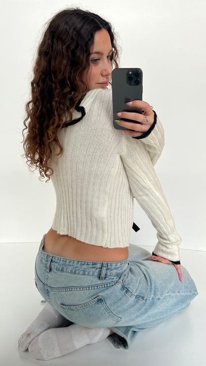 00s white bow jumper- size M