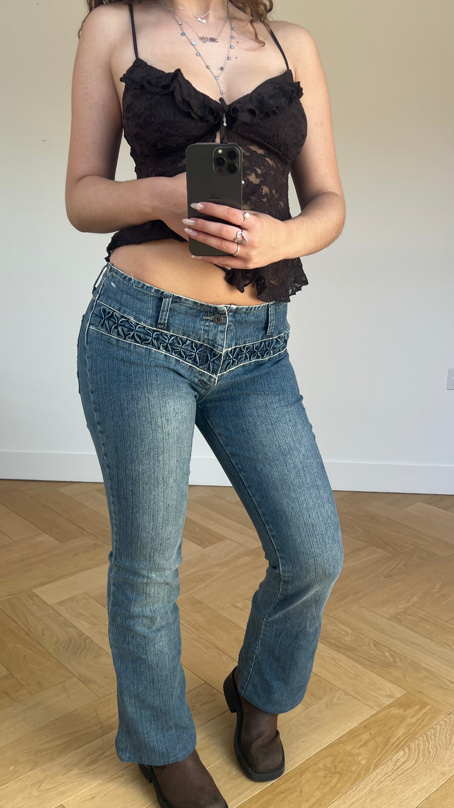 00s flared jeans- size M
