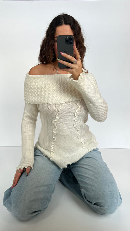 00s white knit jumper- size M