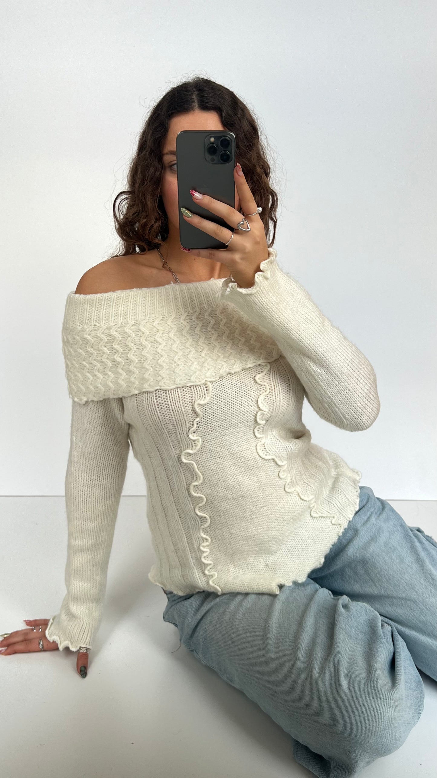 00s white knit jumper- size M