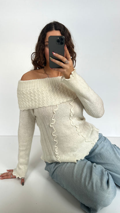 00s white knit jumper- size M