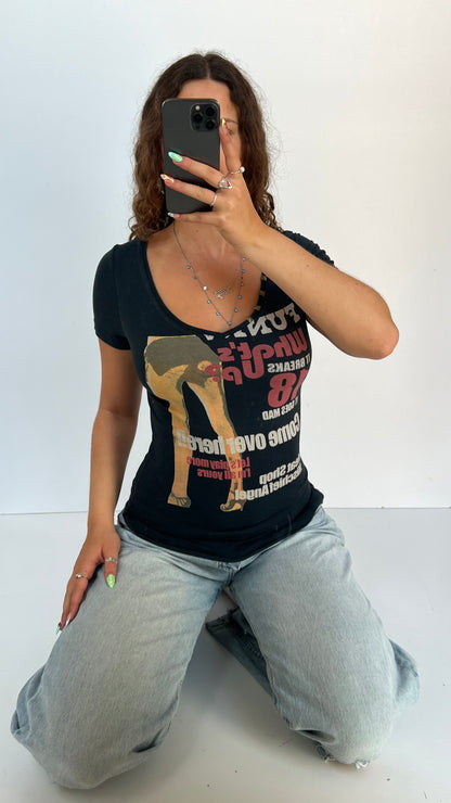 00s black graphic tshirt- size M