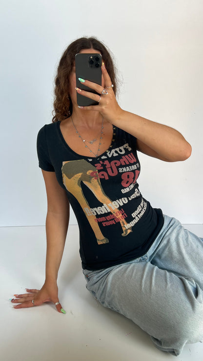 00s black graphic tshirt- size M