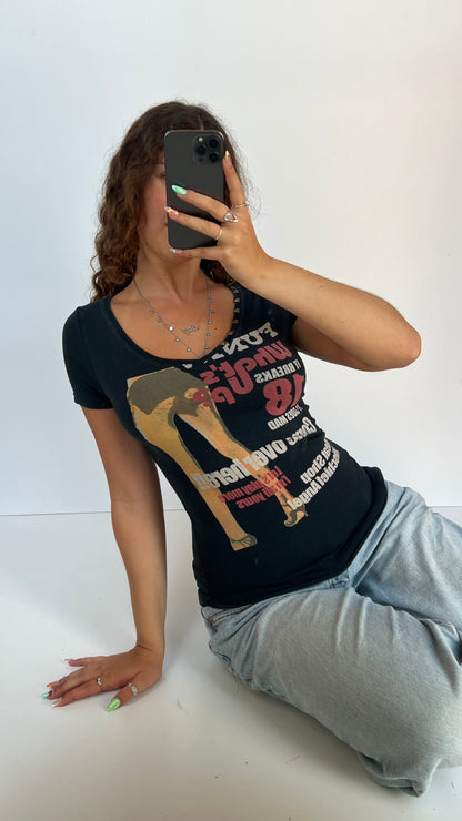 00s black graphic tshirt- size M