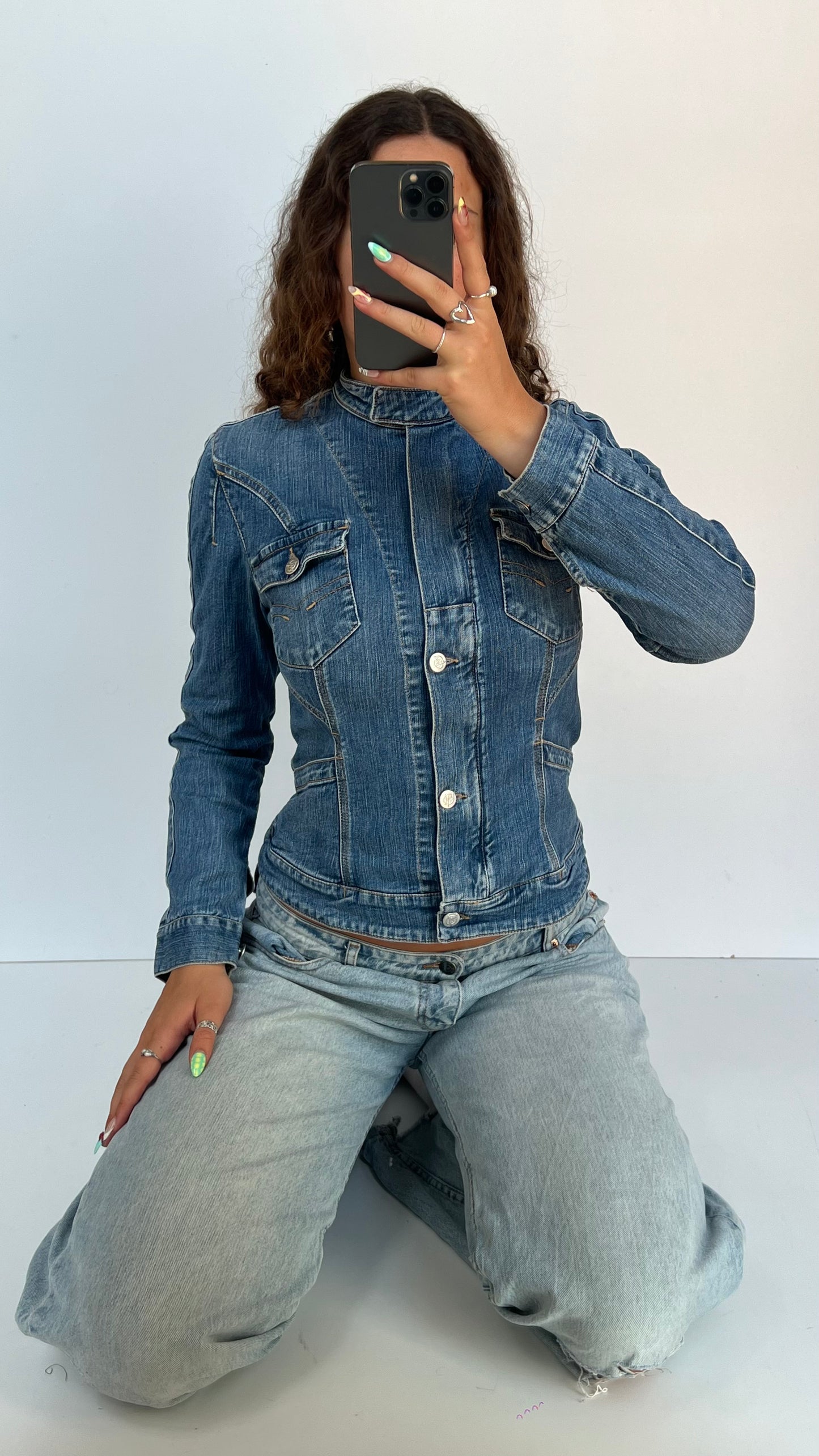 00s denim jacket- size M