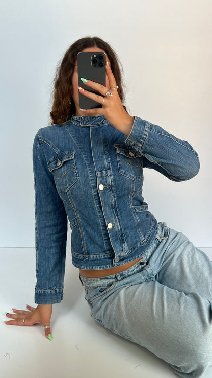 00s denim jacket- size M