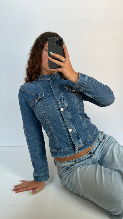 00s denim jacket- size M