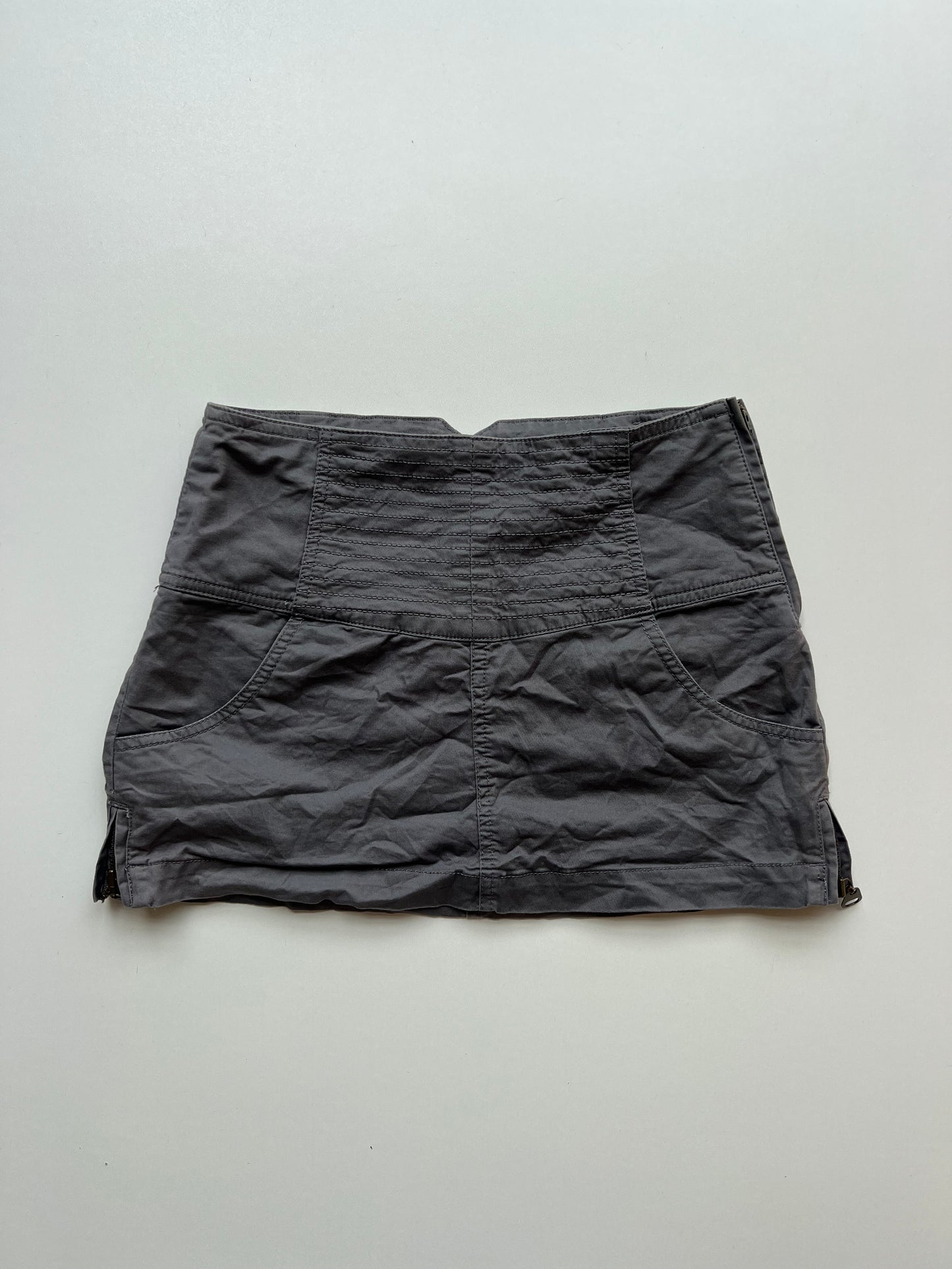 00s grey Guess mini skirt- size S