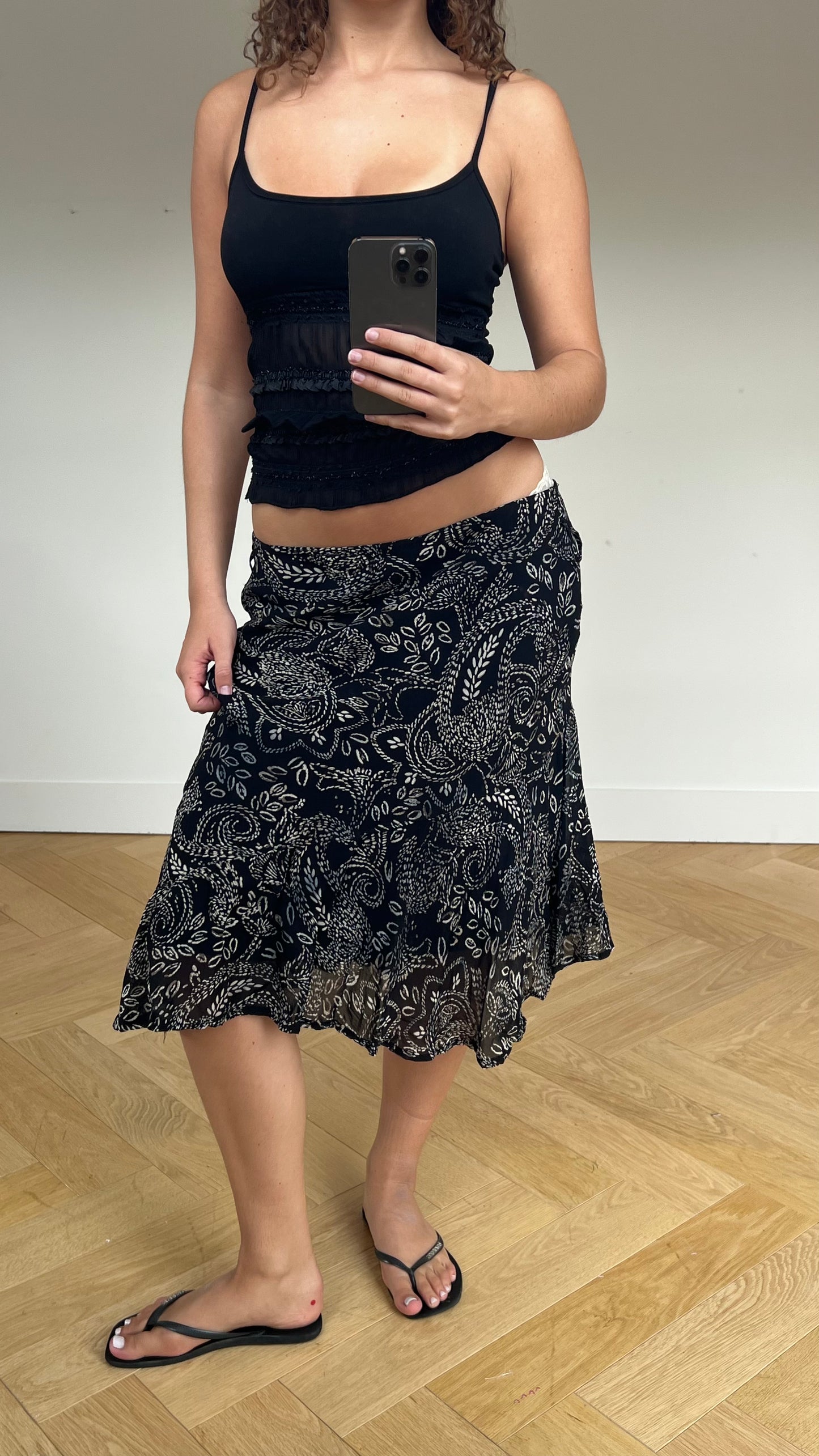 00s black mesh midi skirt- size L