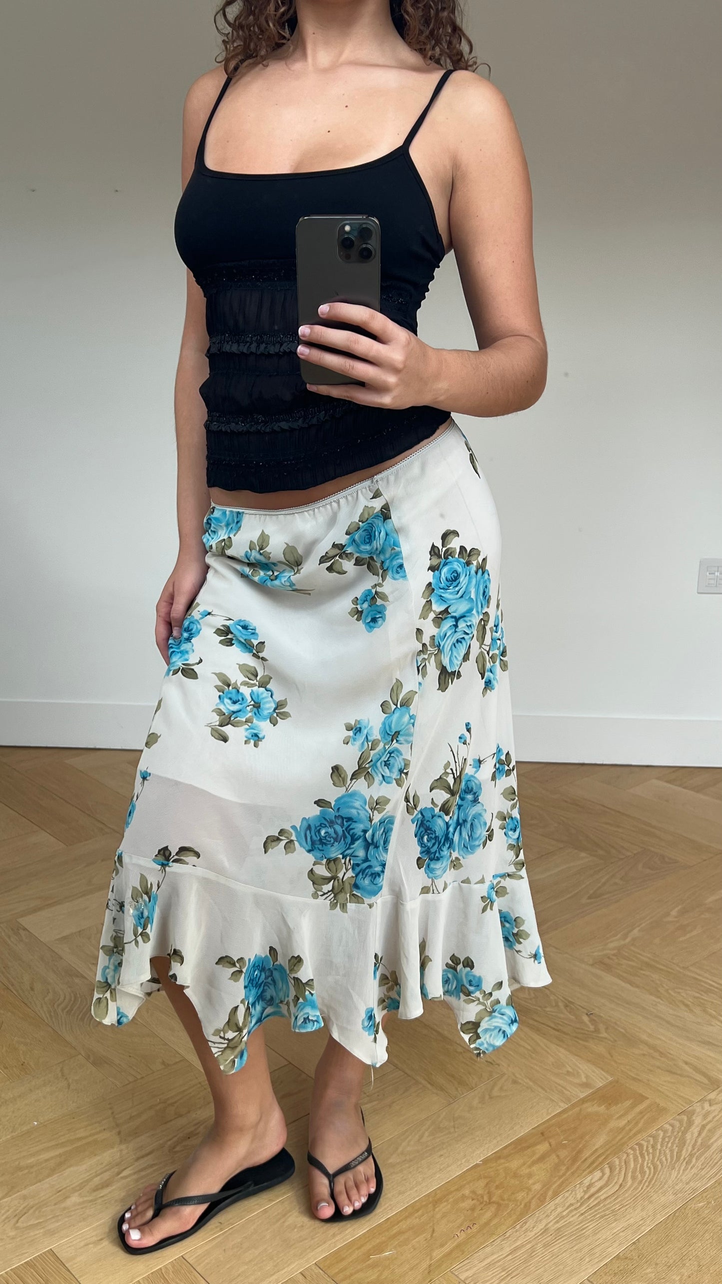 00s blue floral maxi skirt- size L