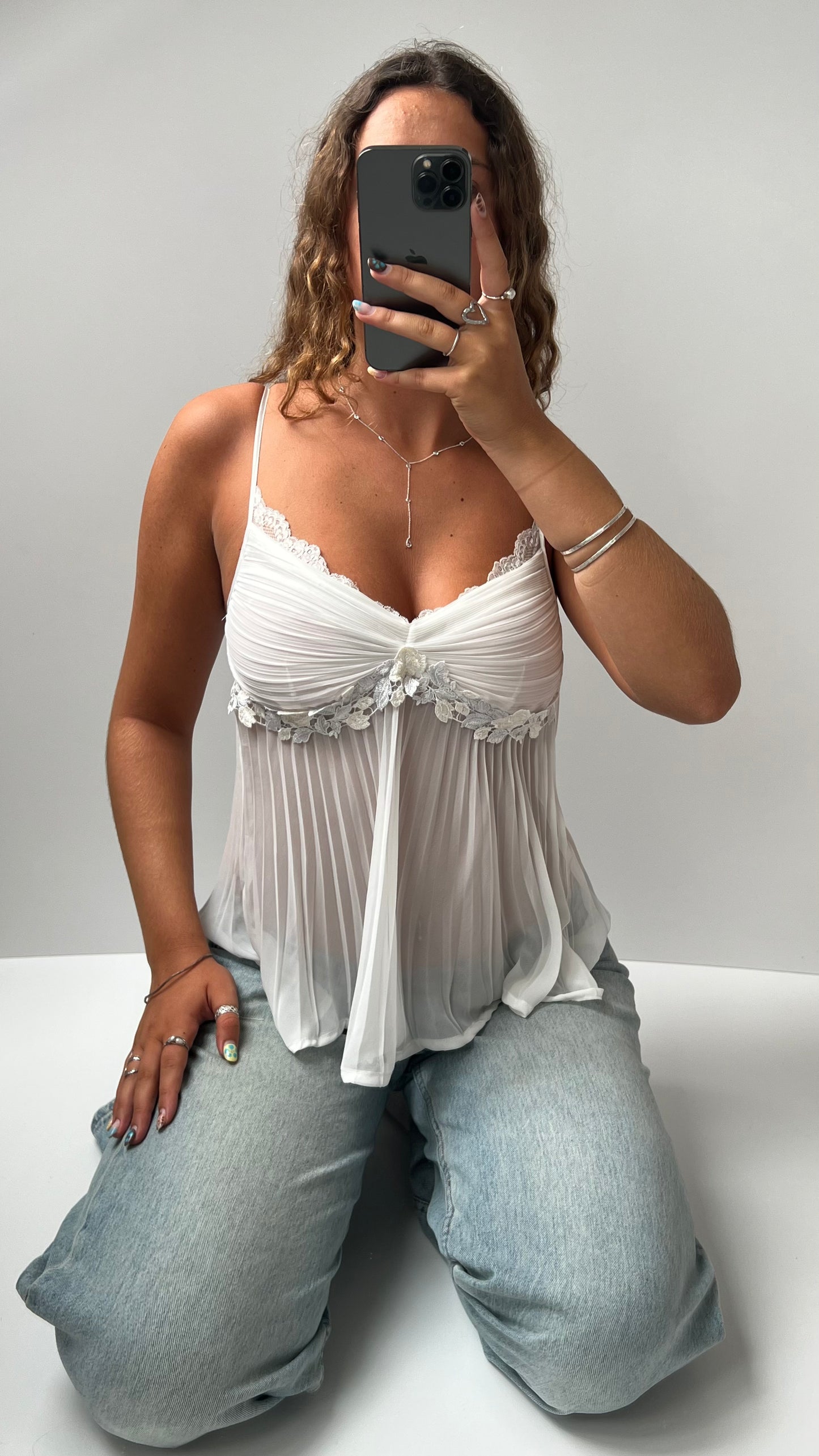 00s white pleated cami- size S