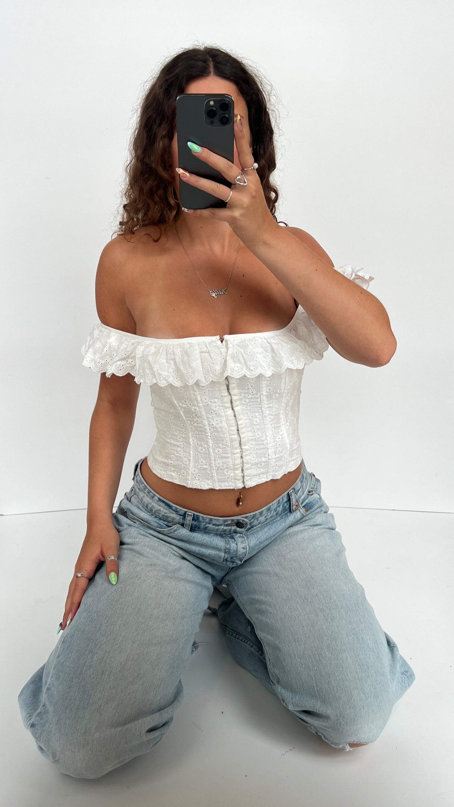 00s white lace corset- size M