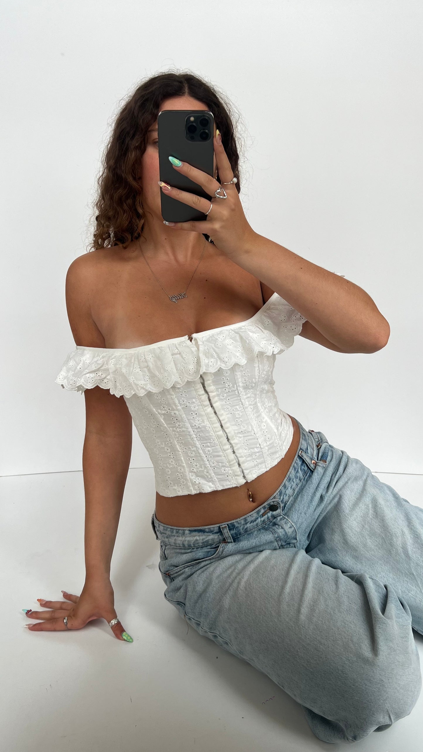 00s white lace corset- size M