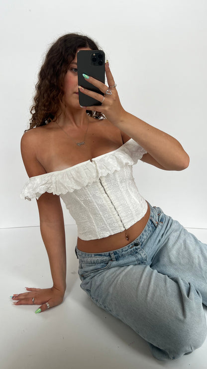 00s white lace corset- size M
