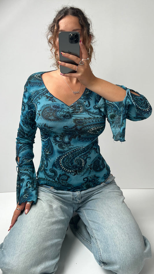 00s blue paisley long sleeve top- size M